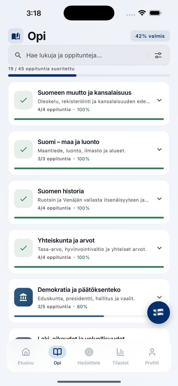 Opi-näkymä Kansalaisuuskoe-sovelluksessa: 19 oppituntia 45:stä suoritettu, luvut Suomeen muutosta ja kansalaisuudesta sekä maasta ja luonnosta demokratiaan ja päätöksentekoon, kullakin oma edistyminen