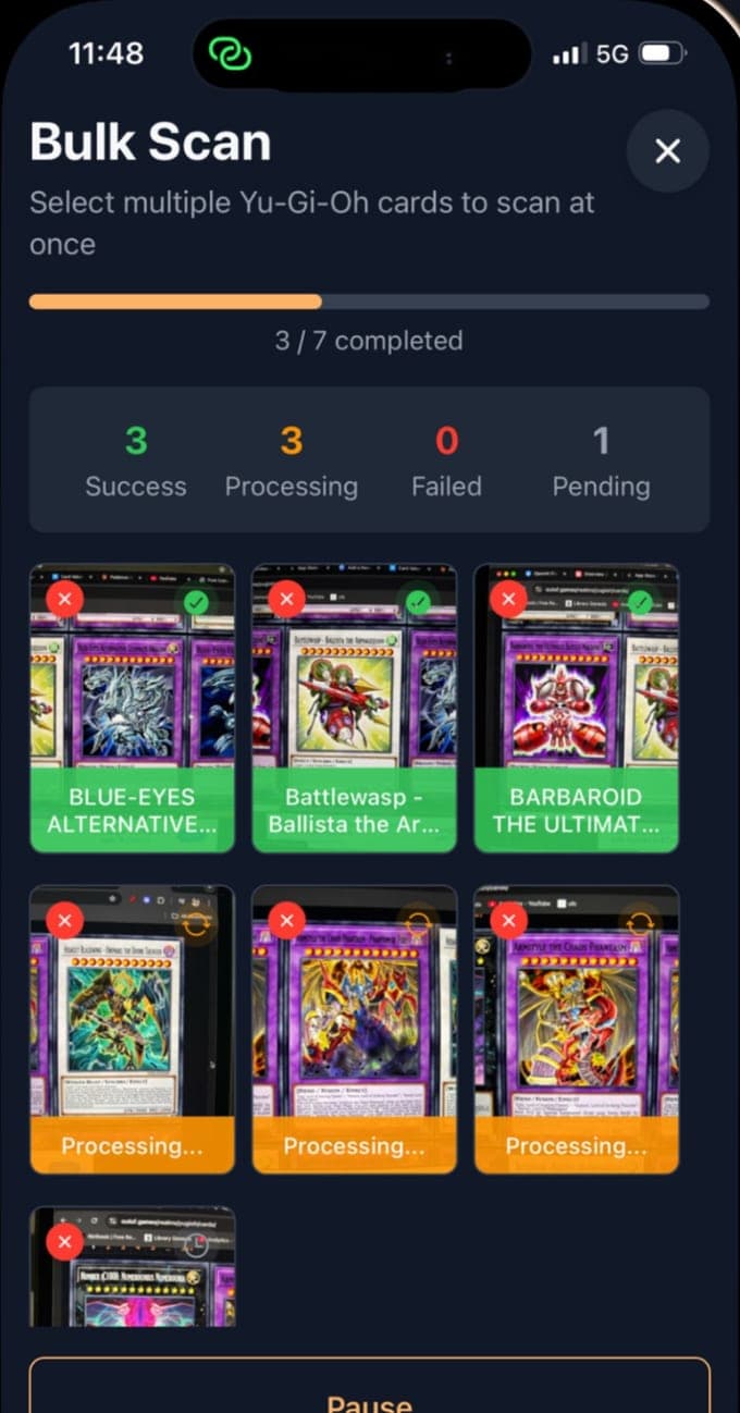 Bulk Scan in Yu-Gi-Oh Card Scanner beim Abarbeiten einer Warteschlange von sieben fotografierten Karten